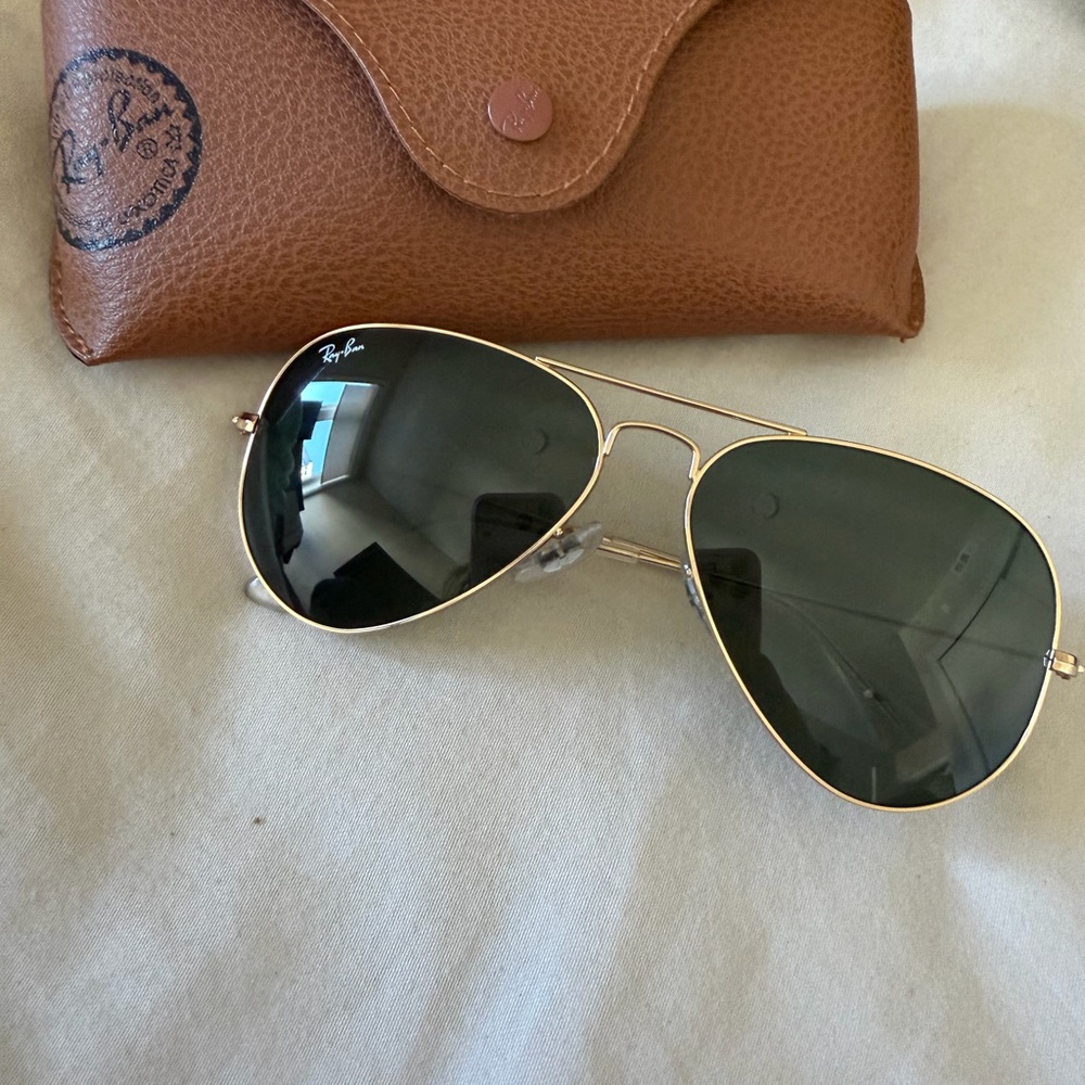 Ray-Ban Gold Frame Aviator Sunglasses 😎
